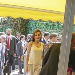 Le roi Felipe VI et la reine Letizia d'espagne reçoivent le président portugais Marcelo Rebelo de Sousa à l'occasion de l'inauguration du salon du livre à Madrid le 26 mai 2017