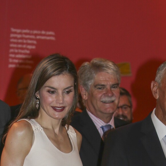 Le roi Felipe VI et la reine Letizia d'espagne reçoivent le président portugais Marcelo Rebelo de Sousa à l'occasion de l'inauguration du salon du livre à Madrid le 26 mai 2017