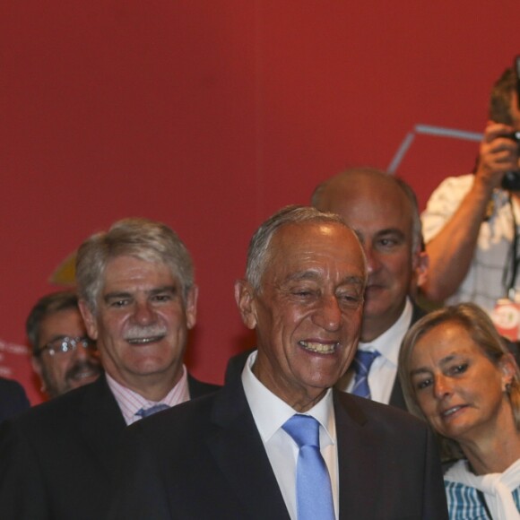 Le roi Felipe VI et la reine Letizia d'espagne reçoivent le président portugais Marcelo Rebelo de Sousa à l'occasion de l'inauguration du salon du livre à Madrid le 26 mai 2017