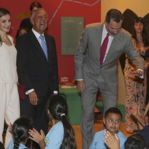 Le roi Felipe VI et la reine Letizia d'espagne reçoivent le président portugais Marcelo Rebelo de Sousa à l'occasion de l'inauguration du salon du livre à Madrid le 26 mai 2017