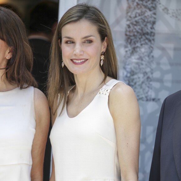 Le roi Felipe VI et la reine Letizia d'espagne reçoivent le président portugais Marcelo Rebelo de Sousa à l'occasion de l'inauguration du salon du livre à Madrid le 26 mai 2017