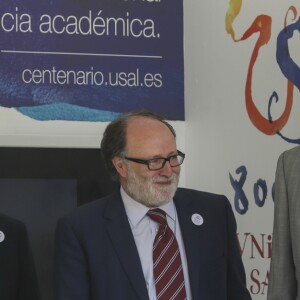 Le roi Felipe VI et la reine Letizia d'espagne reçoivent le président portugais Marcelo Rebelo de Sousa à l'occasion de l'inauguration du salon du livre à Madrid le 26 mai 2017