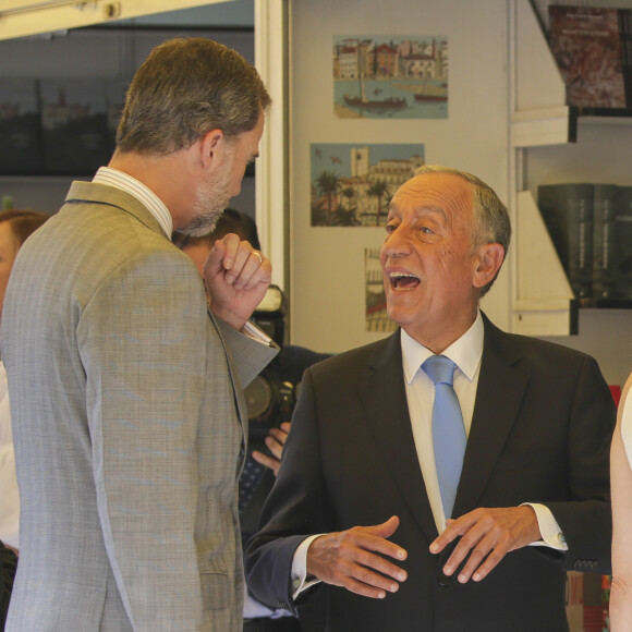 Le roi Felipe VI et la reine Letizia d'espagne reçoivent le président portugais Marcelo Rebelo de Sousa à l'occasion de l'inauguration du salon du livre à Madrid le 26 mai 2017