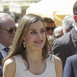 Le roi Felipe VI et la reine Letizia d'espagne reçoivent le président portugais Marcelo Rebelo de Sousa à l'occasion de l'inauguration du salon du livre à Madrid le 26 mai 2017