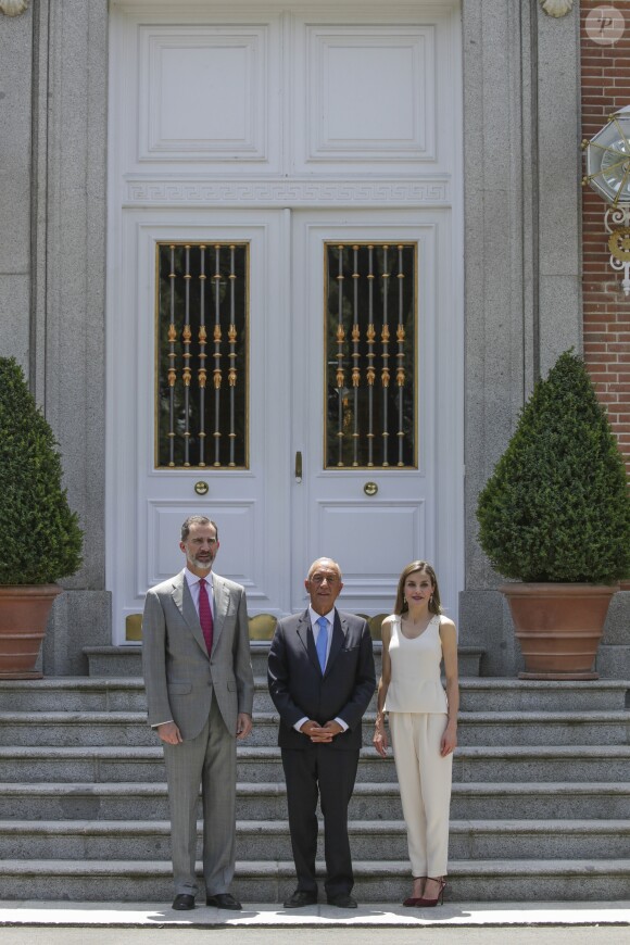 Le roi Felipe VI et la reine Letizia d'espagne reçoivent le président portugais Marcelo Rebelo de Sousa lors d'un déjeuner à Madrid le 26 mai 2017