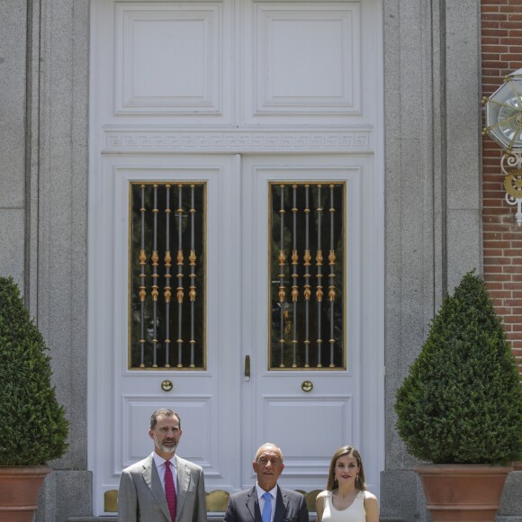 Le roi Felipe VI et la reine Letizia d'espagne reçoivent le président portugais Marcelo Rebelo de Sousa lors d'un déjeuner à Madrid le 26 mai 2017