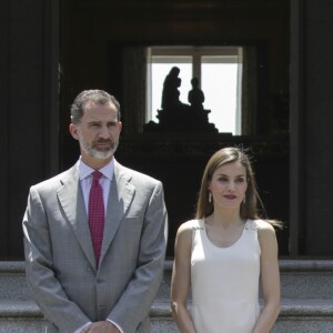 Le roi Felipe VI et la reine Letizia d'espagne reçoivent le président portugais Marcelo Rebelo de Sousa lors d'un déjeuner à Madrid le 26 mai 2017