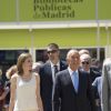 Le roi Felipe VI et la reine Letizia d'Espagne au salon du livre du parc du Retiro à Madrid, le 26 mai 2017