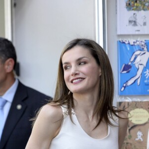 Le roi Felipe VI et la reine Letizia d'Espagne au salon du livre du parc du Retiro à Madrid, le 26 mai 2017