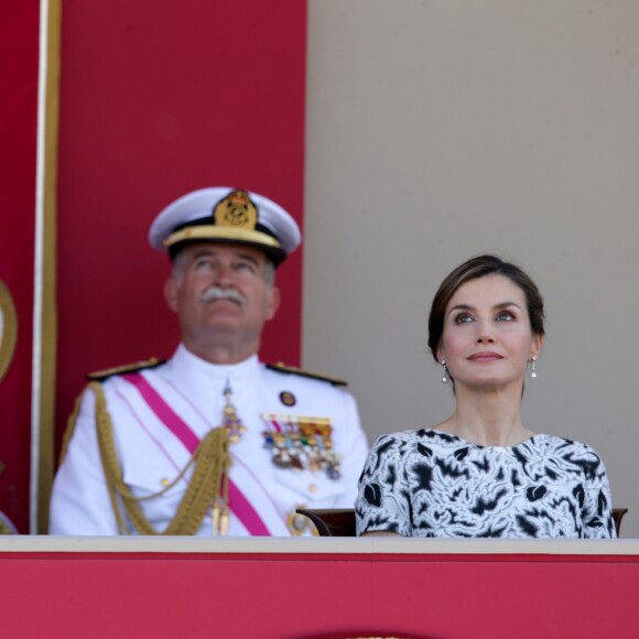 La reine Letizia et le roi Felipe VI d'Espagne lors de la Journée nationale des forces armées à Guadalajara le 27 mai 2017