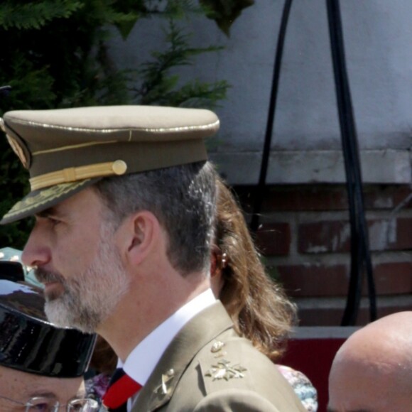 La reine Letizia et le roi Felipe VI d'Espagne lors de la Journée nationale des forces armées à Guadalajara le 27 mai 2017