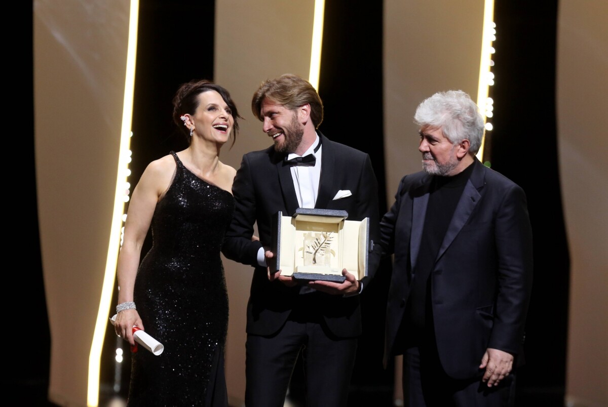 Photo Juliette Binoche Ruben Ostlund Palme Dor Pour Le Film The Square Pedro 0226