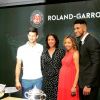 Estelle Mossely et Tony Yoka lors du tirage du tournoi de Roland Garros avec Novak Djokovic et Garbiñe Muguruza, à Paris, le 26 mai 2017.