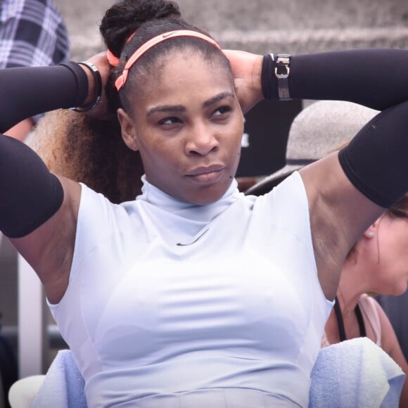 Serena Williams entame bien l'année en battant Pauline Parmentier (6-3 6-4) lors du premier tour du tournoi d'Auckland, Nouvelle-Zélande, le 3 janvier 2017.