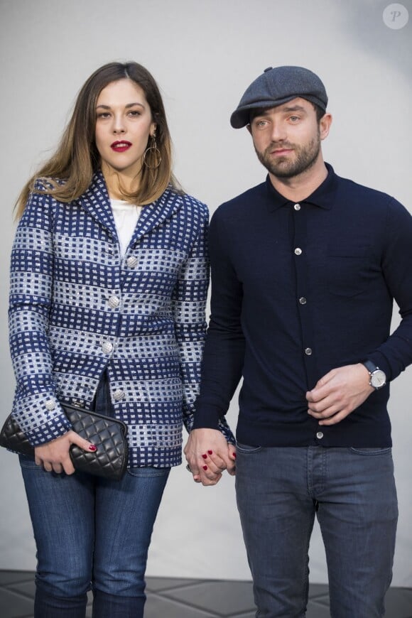 Alysson Paradis et son compagnon Guillaume Gouix - Photocall du 2ème défilé de mode Haute-Couture printemps-été 2017 "Chanel" au Grand Palais à Paris le 24 janvier 2017.