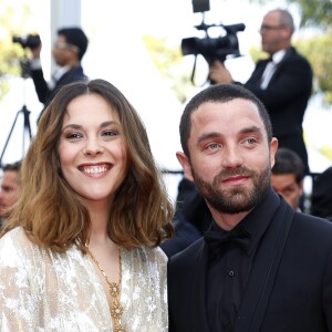 Alysson Paradis et son compagnon Guillaume Gouix - Montée des marches du film "Loving" lors du 69ème Festival International du Film de Cannes. Le 16 mai 2016.