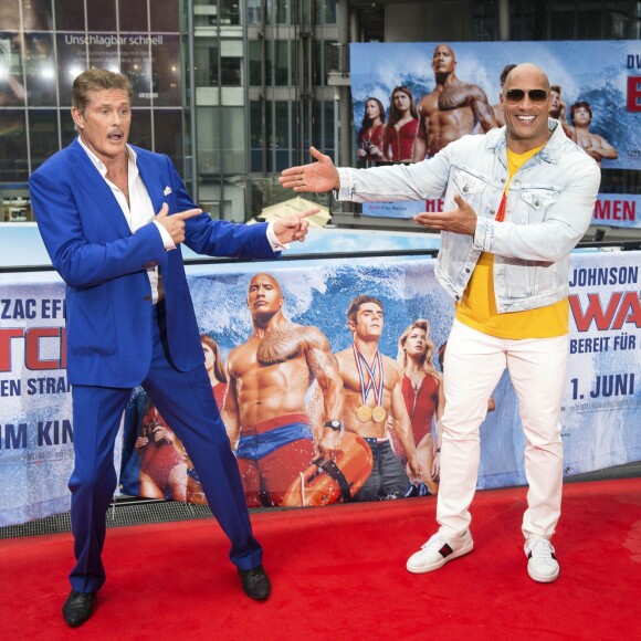 David Hasselhoff et Dwayne Johnson - Photocall de 'Baywatch' au Sony Center à Berlin, le 30 mai 2017