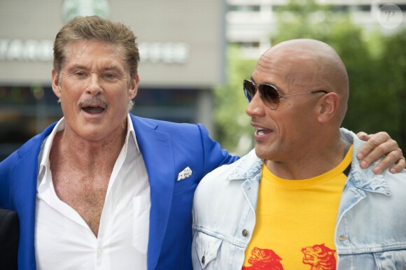 David Hasselhoff et Dwayne Johnson - Photocall de 'Baywatch' au Sony Center à Berlin, le 30 mai 2017