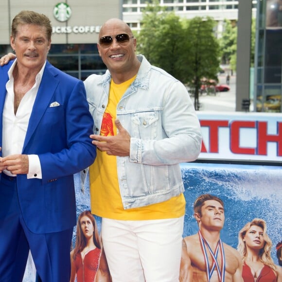 David Hasselhoff et Dwayne Johnson - Photocall de 'Baywatch' au Sony Center à Berlin, le 30 mai 2017