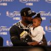 LeBron James et sa fille Zhuri Nova James à Oakland, le 19 juin 2016.