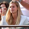 Clémence Bertrand lors du match de son compagnon Lucas Pouille contre le Brésilien Thomaz Bellucci à Roland-Garros le 31 mai 2017.