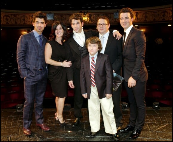 La famille Jonas au complet lors d'une présentation de film le 21 juin 2010.