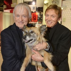 Dave et son compagnon Patrick Loiseau avec leur chienne lors de l'Enregistrement de l'émission "Vivement Dimanche" à Paris le 24 février 2016 et qui sera diffusée le 28 février. © Coadic Guirec/Bestimage