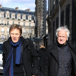 Exclusif - Dave et son compagnon Patrick Loiseau dans les rues de Paris, accompagnés de leur chienne Chance le 11 Février 2016.