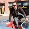 Chris Cornell avec sa Porsche à Beverly Hills le 10 février 2016. Deux semaines après sa mort le 18 mai 2017 à Détroit, le rapport d'analyses toxicologiques a révélé que le rockeur de Soundgarden et Audioslave avait plusieurs substances médicamenteuses dans l'organisme. © CPA/Bestimage