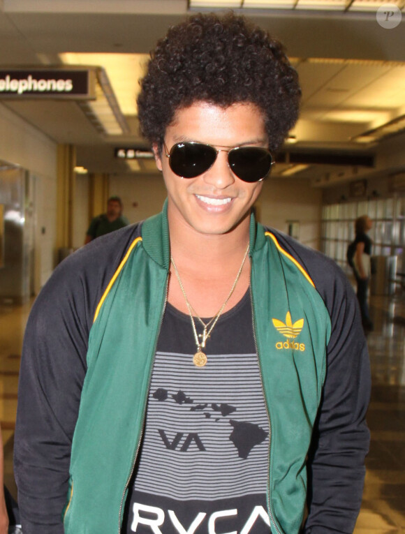 Bruno Mars arrive a l'aeroport de Washington, le 20 Juin 2013.