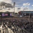 Ariana Grande est remontée sur scène à Manchester, dimanche, moins de deux semaines après qu'une attaque contre son concert eut fait 22 morts et des dizaines de blessés. Son spectacle-bénéfice "One Love Manchester" a pour but d'amasser des fonds pour les victimes de cette attaque à la bombe. Plusieurs artistes se sont ralliés à sa cause, dont Justin Bieber, Coldplay, Robbie Williams et Miley Cyrus. A Manchester le 4 juin 2017