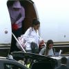 Ariana Grande arrive à l'aéroport de Stansted, le 2 juin 2017