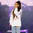 Ariana Grande fonds en larmes lors de son  concert One Love Manchester, le 4 juin 2017