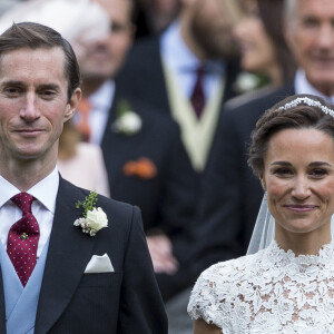 Pippa Middleton et son époux James Matthews lors de leur mariage à Englefield dans le Berkshire (Angleterre) le 20 mai 2017.