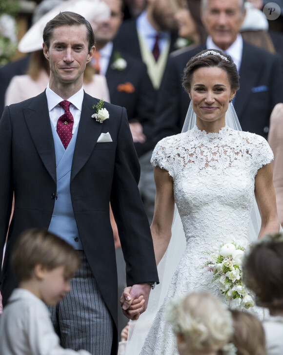 Pippa Middleton et son époux James Matthews lors de leur mariage à Englefield dans le Berkshire (Angleterre) le 20 mai 2017.