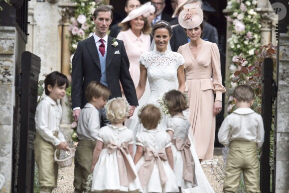 Pippa Middleton et son époux James Matthews lors de leur mariage à Englefield dans le Berkshire (Angleterre) le 20 mai 2017.