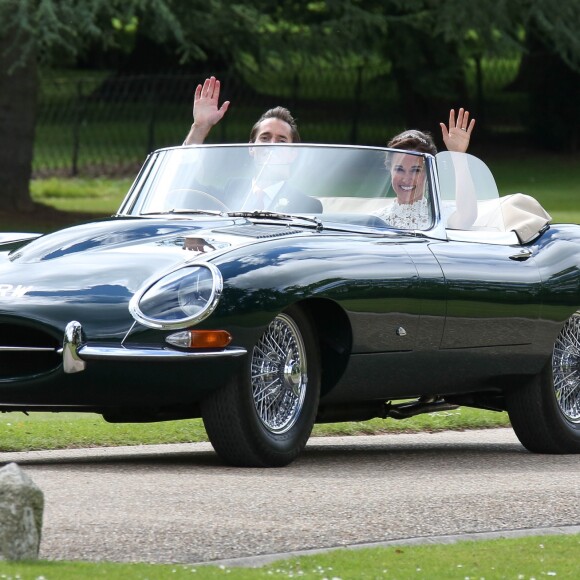 Pippa Middleton et son époux James Matthews lors de leur mariage à Englefield dans le Berkshire (Angleterre) le 20 mai 2017.