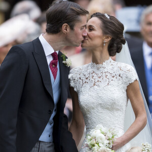 Pippa Middleton et son époux James Matthews lors de leur mariage à Englefield dans le Berkshire (Angleterre) le 20 mai 2017.