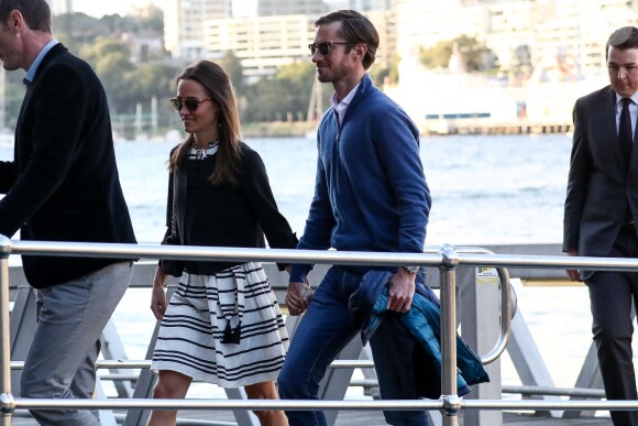 Pippa Middleton et son mari James Matthews partent du port de Sydney en hydravion pour se rendre à Cottage Point, Australie, le 31 mai 2017. James porte bien à l'annulaire de la main gauche une alliance, un usage peu courant chez les hommes de la haute société britannique.