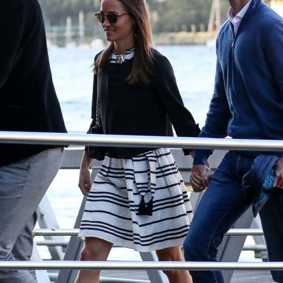Pippa Middleton et son mari James Matthews partent du port de Sydney en hydravion pour se rendre à Cottage Point, Australie, le 31 mai 2017. James porte bien à l'annulaire de la main gauche une alliance, un usage peu courant chez les hommes de la haute société britannique.