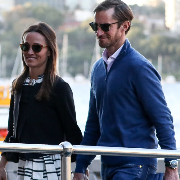 Pippa Middleton et son mari James Matthews partent du port de Sydney en hydravion pour se rendre à Cottage Point, Australie, le 31 mai 2017. James porte bien à l'annulaire de la main gauche une alliance, un usage peu courant chez les hommes de la haute société britannique.