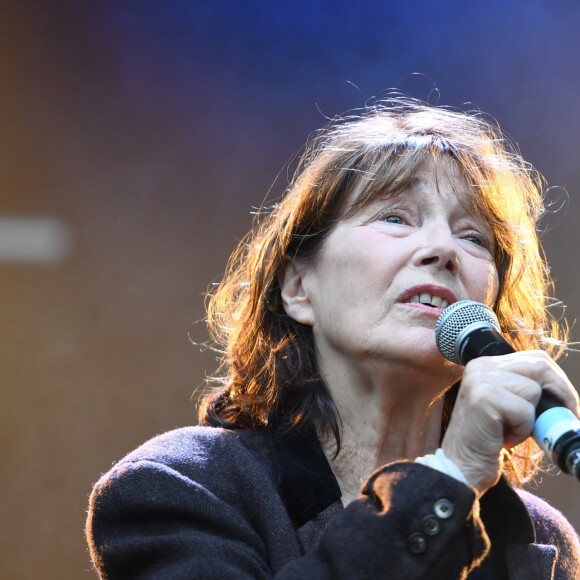 Jane Birkin lors du concert anti-FN (Front National) organisé place de la République à Paris, le 4 mai 2017. © Lionel Urman/Bestimage  Celebrities at the anti-FN's concert held at the Place de la Republique in Paris. May 4th, 2017.04/05/2017 - Paris
