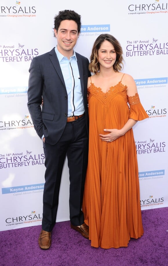 Ben Feldman et sa femme Michelle, enceinte, lors du 16e Chrysalis Butterfly Ball à Los Angeles, CA, le 3 juin 2017
