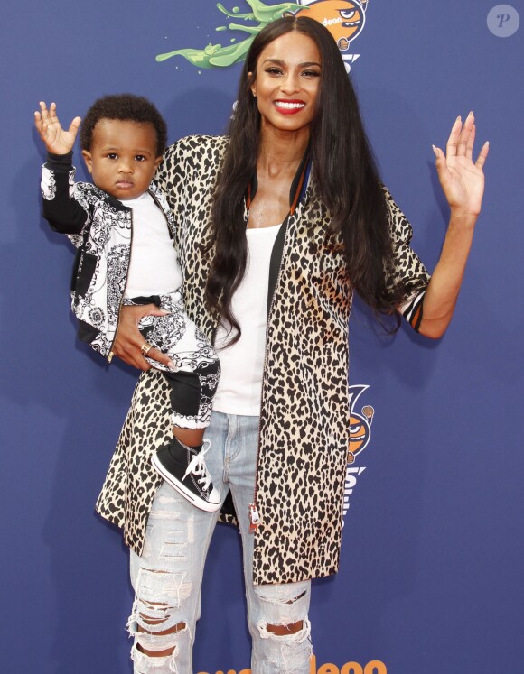 Ciara et son fils Future Zahir Wilburn au "Nickelodeon Kid's Choice Sports Awards" à Westwood. Le 16 juillet 2015