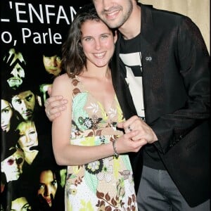 Mathieu Johann et sa compagne Clémence Castel - Soirée pour "La voix de l'enfant", à Paris, le 26 juin 2008.