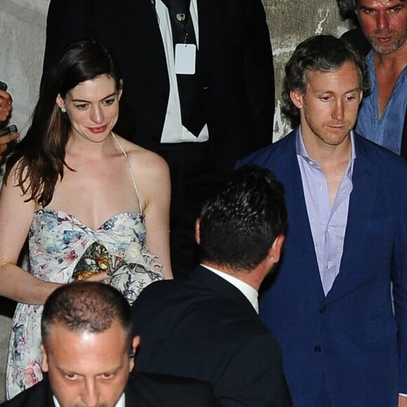 Anne Hathaway et son mari Adam Shulman lors de la fête à la veille du mariage de Jessica Chastain et son fiancé Gian Luca Passi de Preposulo à Venise le 9 juin 2017.