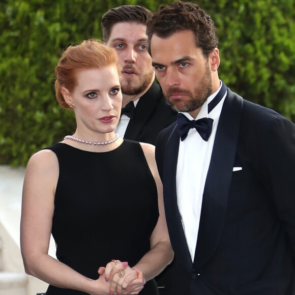 Jessica Chastain et son compagnon Gian Luca Passi au photocall de la soirée "24th edition of AmfAR's Cinema Against AIDS" Gala à l'hôtel de l'Eden Roc au Cap d'Antibes, le 25 mai 2017, lors du 70 ème Festival International du Film de Cannes.