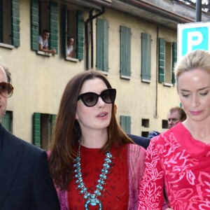 Adam Shulman, Anne Hathaway et Emily Blunt - Les invités arrivent au mariage de Jessica Chastain et de Gian Luca Passi de Preposulo à la Villa Tiepolo Passi à Trévise en Italie le 10 juin 2017.