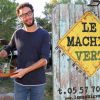 Exclusif - L'animateur Manu Lévy dans son restaurant-bar de plage, "Le Machin Vert", en 2015.