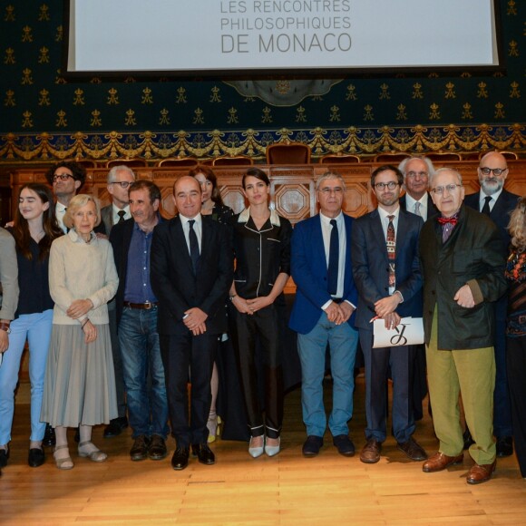 Elisabeth Quin, Joseph Cohen, Raphael Zagury Orly, Jean-Sébastien Gérondeau (DG Montblanc France), Charlotte Casiraghi, Robert Maggiori, Emanuele Coccia, Tobie Nathan et les participants - Cérémonie de clôture des "Rencontres Philosophiques de Monaco" au Musée Océanographique à Monaco, le 8 juin 2017. Christian Alminana/Montblanc via Bestimage 